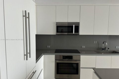 Condominio en alquiler en Miami, Florida, 1 dormitorio, 81.66 m2 № 1969265 - foto 18