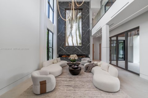House in Miami, Florida 8 bedrooms, 699.55 sq.m. № 2189846 - photo 6