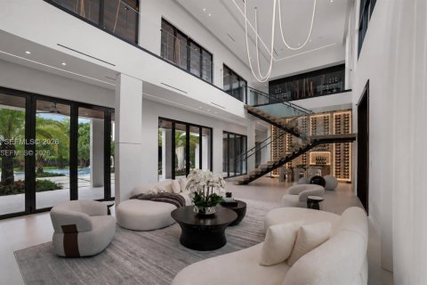House in Miami, Florida 8 bedrooms, 699.55 sq.m. № 2189846 - photo 8