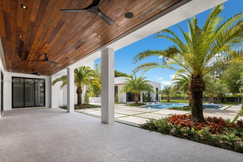 House in Miami, Florida 8 bedrooms, 699.55 sq.m. № 2189846 - photo 22