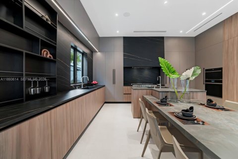 House in Miami, Florida 8 bedrooms, 699.55 sq.m. № 2189846 - photo 13