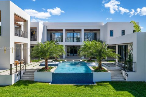 House in Miami, Florida 8 bedrooms, 699.55 sq.m. № 2189846