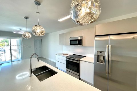 Condo in Miami, Florida, 2 bedrooms  № 1872709 - photo 2