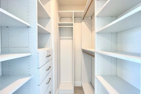 Condo in Miami, Florida, 2 bedrooms  № 1872709 - photo 15