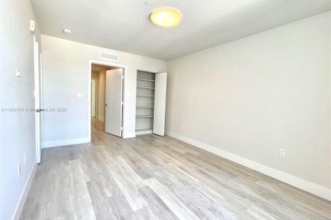 Condo in Miami, Florida, 2 bedrooms  № 1872709 - photo 13