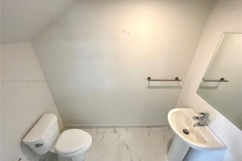 Condo in Miami, Florida, 2 bedrooms  № 1872709 - photo 3