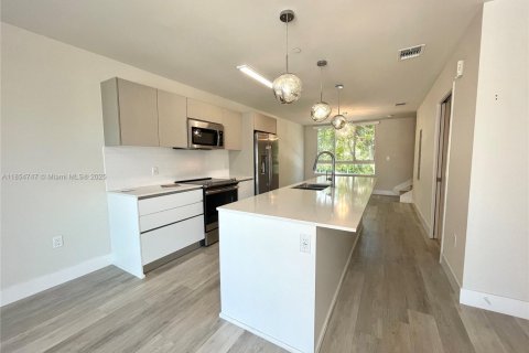 Condo in Miami, Florida, 2 bedrooms  № 1872709 - photo 21
