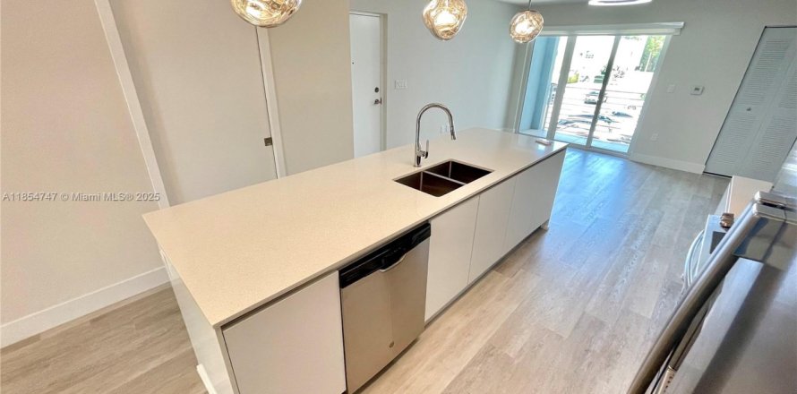 Condo in Miami, Florida, 2 bedrooms  № 1872709