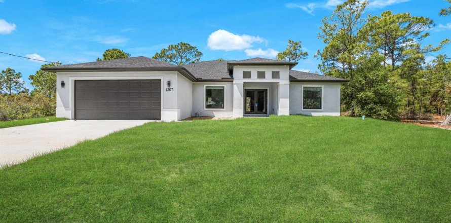House in Lehigh Acres, Florida 4 bedrooms, 201.6 sq.m. № 2169475