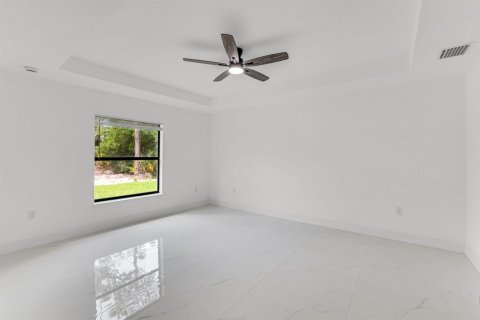 House in Lehigh Acres, Florida 4 bedrooms, 201.6 sq.m. № 2169475 - photo 9