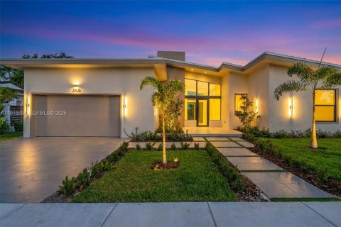 House in Coral Gables, Florida 4 bedrooms № 1988978 - photo 1