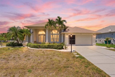 Villa ou maison à Port Charlotte, Floride 3 chambres, 185.15 m2 № 2110634