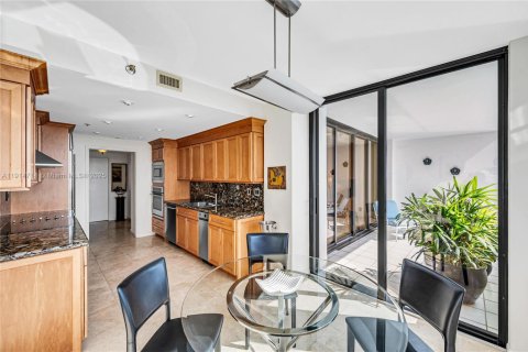Copropriété à vendre à Miami, Floride: 2 chambres, 197.05 m2 № 1970904 - photo 26