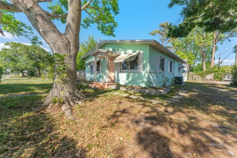 Commercial property in Gulfport, Florida 4 bedrooms, 180.97 sq.m. № 1882764 - photo 1