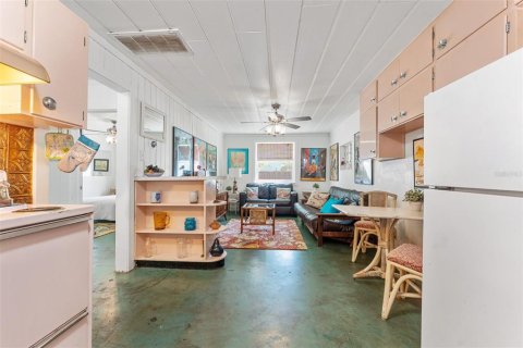 Commercial property in Gulfport, Florida 4 bedrooms, 180.97 sq.m. № 1882764 - photo 23