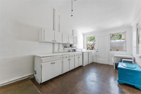 Commercial property in Gulfport, Florida 4 bedrooms, 180.97 sq.m. № 1882764 - photo 18