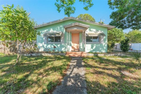 Commercial property in Gulfport, Florida 4 bedrooms, 180.97 sq.m. № 1882764 - photo 2