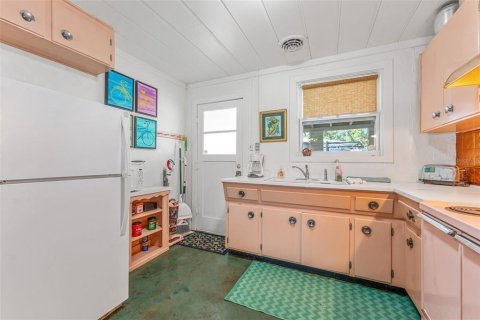 Commercial property in Gulfport, Florida 4 bedrooms, 180.97 sq.m. № 1882764 - photo 24