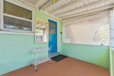 Commercial property in Gulfport, Florida 4 bedrooms, 180.97 sq.m. № 1882764 - photo 22