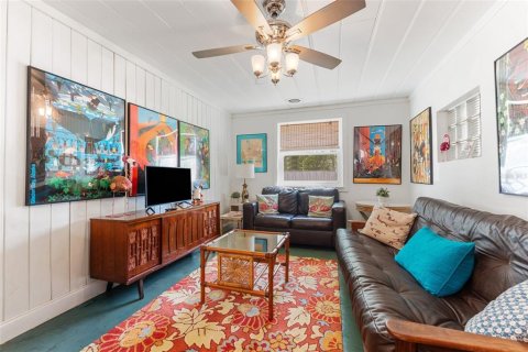 Commercial property in Gulfport, Florida 4 bedrooms, 180.97 sq.m. № 1882764 - photo 27