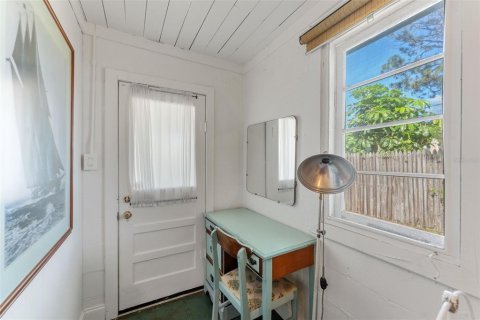 Commercial property in Gulfport, Florida 4 bedrooms, 180.97 sq.m. № 1882764 - photo 19