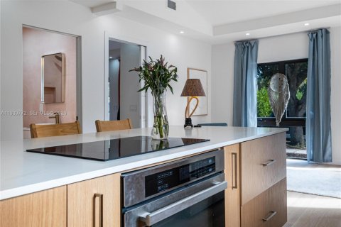 House in Miami, Florida 3 bedrooms, 109.44 sq.m. № 1996888 - photo 13