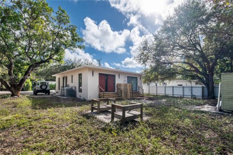 House in Miami, Florida 3 bedrooms, 109.44 sq.m. № 1996888 - photo 16