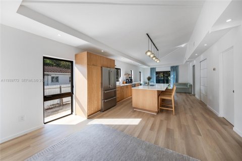 House in Miami, Florida 3 bedrooms, 109.44 sq.m. № 1996888 - photo 4