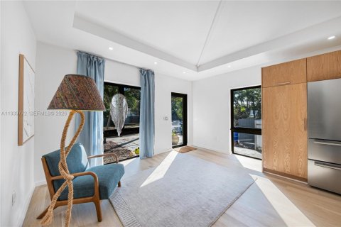 House in Miami, Florida 3 bedrooms, 109.44 sq.m. № 1996888 - photo 2