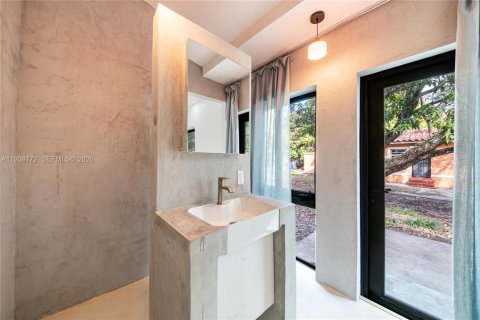 House in Miami, Florida 3 bedrooms, 109.44 sq.m. № 1996888 - photo 5