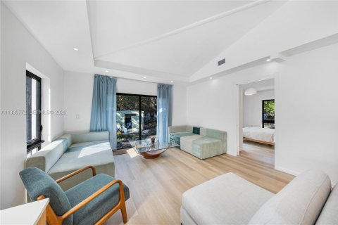 House in Miami, Florida 3 bedrooms, 109.44 sq.m. № 1996888 - photo 10