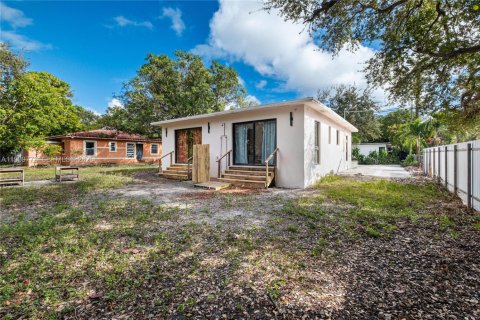 House in Miami, Florida 3 bedrooms, 109.44 sq.m. № 1996888 - photo 15