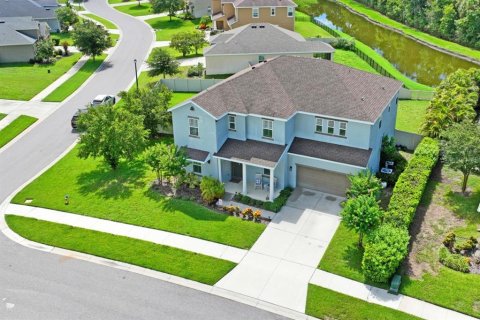 House in Holiday, Florida 5 bedrooms, 297.1 sq.m. № 1716445 - photo 1