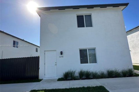 Снять в аренду виллу или дом в Майами, Флорида 3 спальни, № 1992750 - фото 1