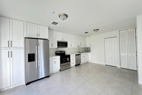 Снять в аренду виллу или дом в Майами, Флорида 3 спальни, № 1992750 - фото 4