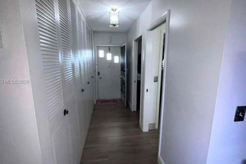 Villa ou maison à louer à West Palm Beach, Floride: 1 chambre № 2387819 - photo 2