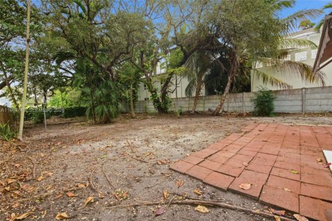 Villa ou maison à louer à Miami, Floride: 2 chambres, 138.61 m2 № 2024522 - photo 10