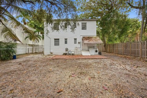 Villa ou maison à louer à Miami, Floride: 2 chambres, 138.61 m2 № 2024522 - photo 8