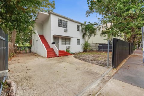 Villa ou maison à louer à Miami, Floride: 2 chambres, 138.61 m2 № 2024522 - photo 7