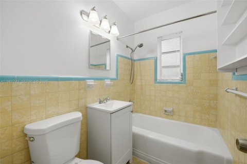 Villa ou maison à louer à Miami, Floride: 2 chambres, 138.61 m2 № 2024522 - photo 11