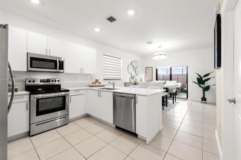 Townhouse in Miami, Florida 3 bedrooms, 157.47 sq.m. № 2041972 - photo 8
