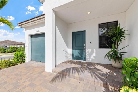 Townhouse in Miami, Florida 3 bedrooms, 157.47 sq.m. № 2041972 - photo 2