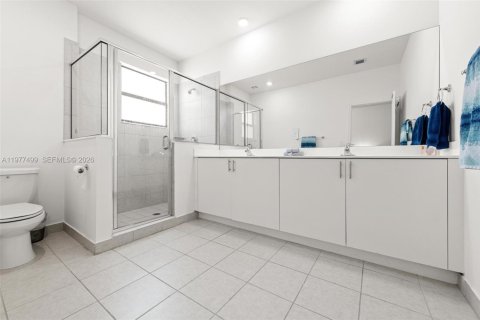 Townhouse in Miami, Florida 3 bedrooms, 157.47 sq.m. № 2041972 - photo 15