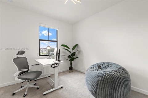 Townhouse in Miami, Florida 3 bedrooms, 157.47 sq.m. № 2041972 - photo 12