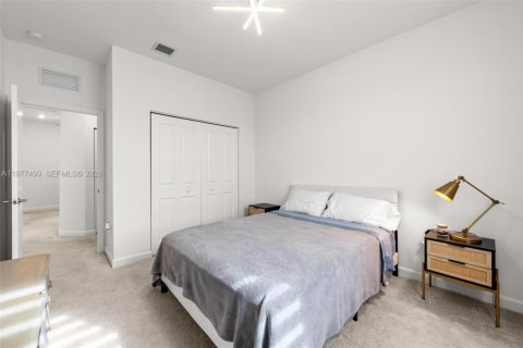 Townhouse in Miami, Florida 3 bedrooms, 157.47 sq.m. № 2041972 - photo 11