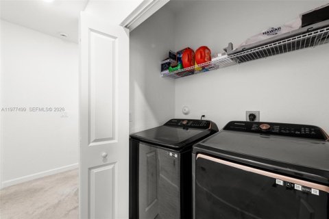 Townhouse in Miami, Florida 3 bedrooms, 157.47 sq.m. № 2041972 - photo 16