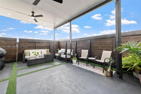 Townhouse in Miami, Florida 3 bedrooms, 157.47 sq.m. № 2041972 - photo 4