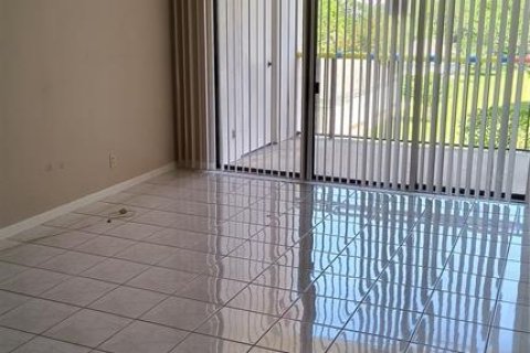 Condo in Belleair, Florida, 2 bedrooms  № 1918362 - photo 10