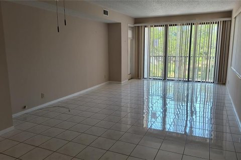 Condo in Belleair, Florida, 2 bedrooms  № 1918362 - photo 2