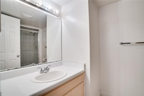 Condo in Tampa, Florida, 2 bedrooms № 2157129 - photo 22